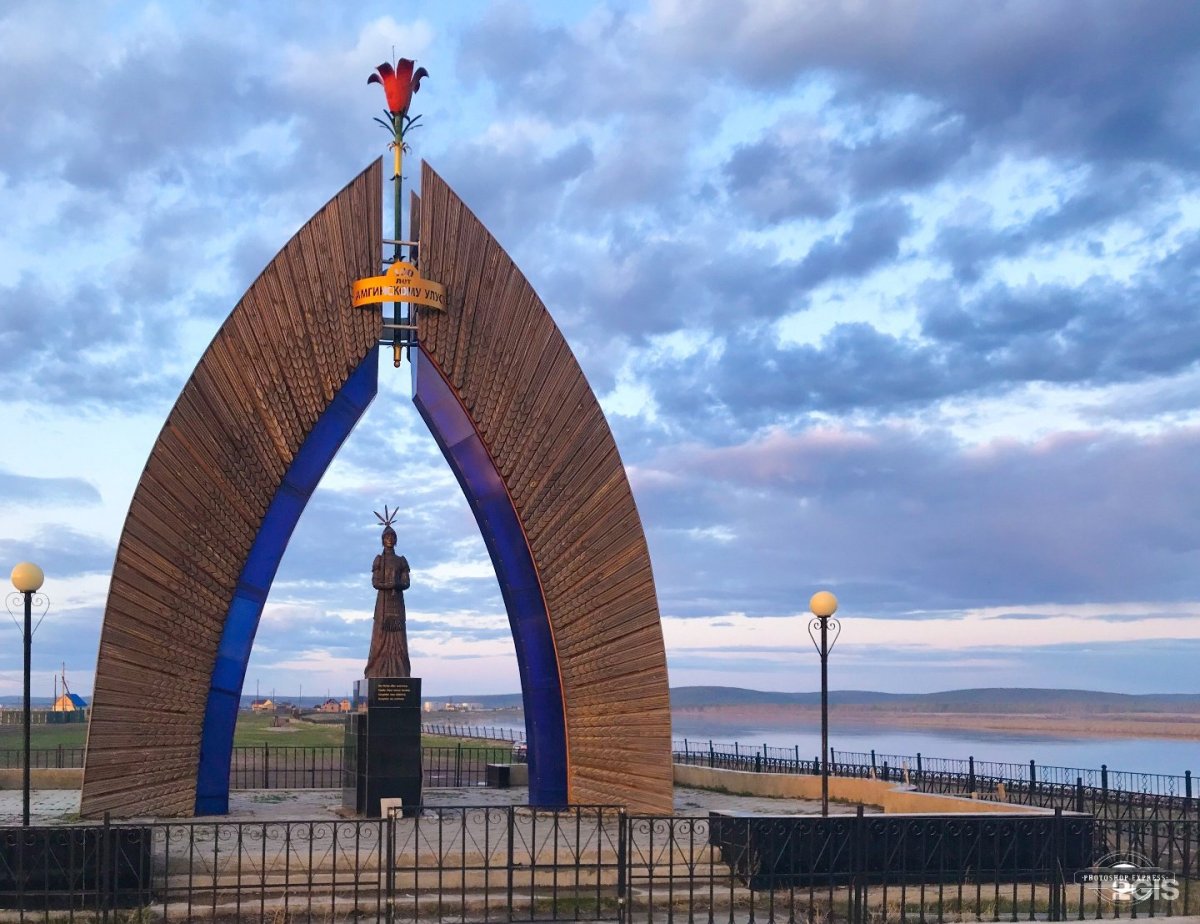 Кыыс Амма памятник