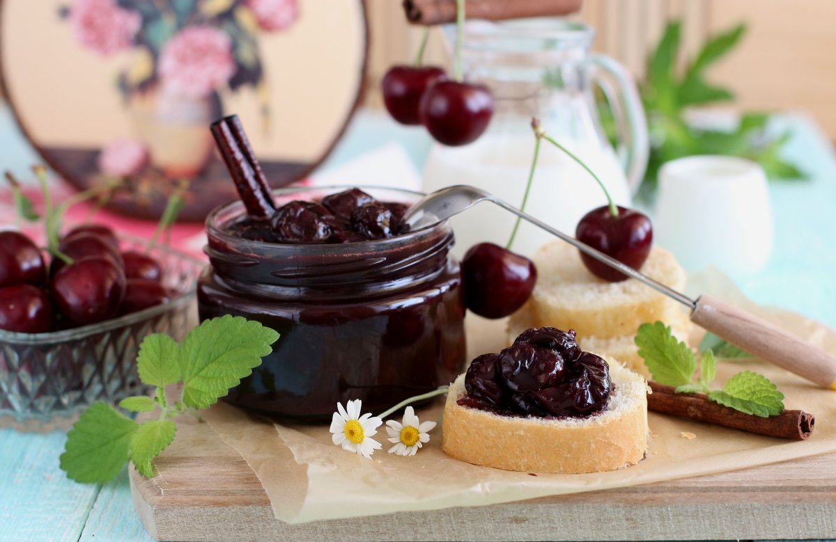 Варенье из вишни с косточками