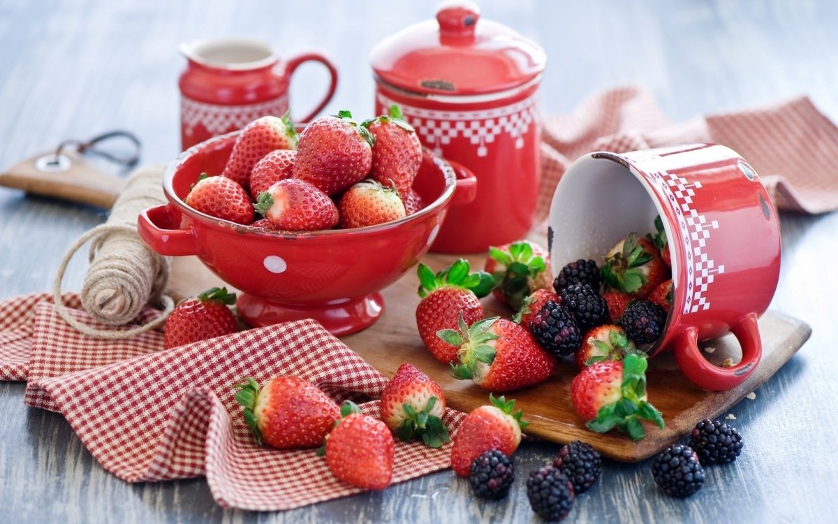 Чай с клубникой