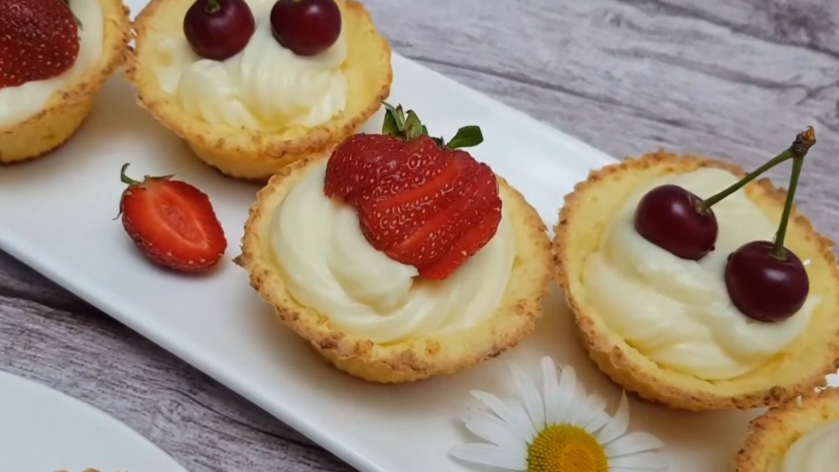 Корзиночки с заварным кремом и ягодами