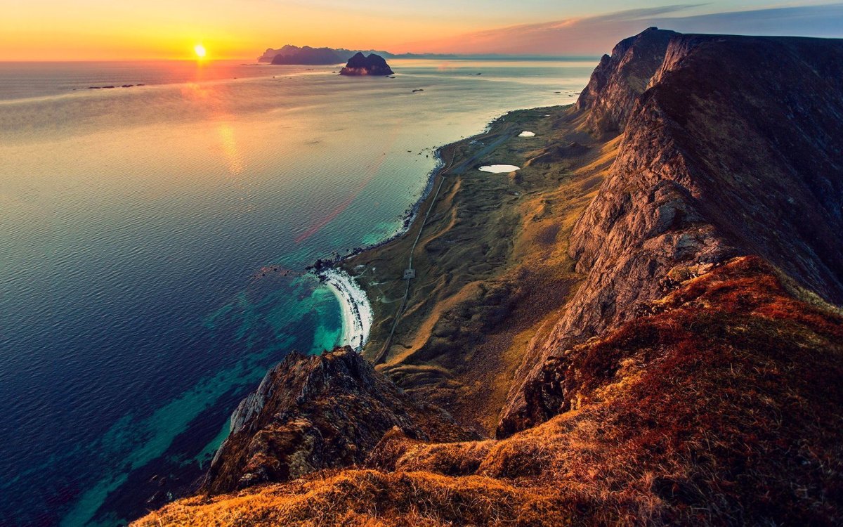Горы море закат