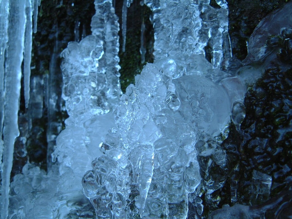 Замерзшая вода