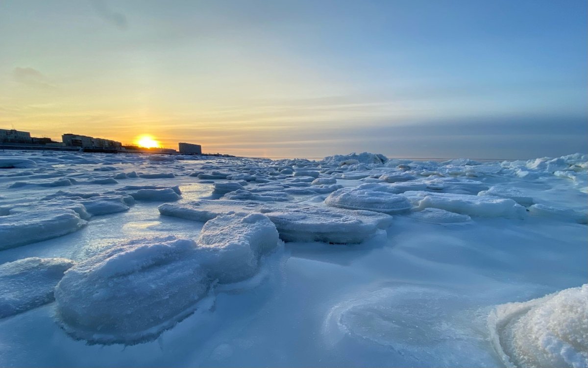 Белое море лед солнце