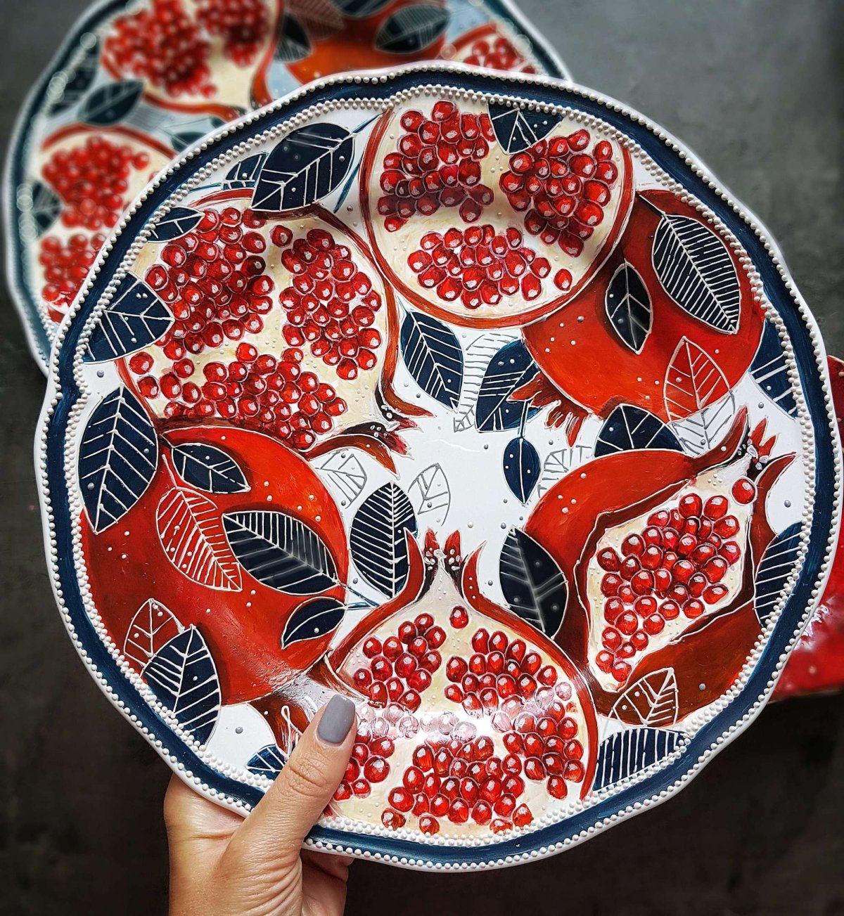Расписные тарелки с фруктами