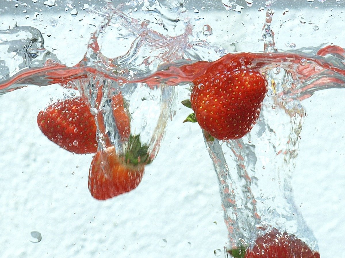 Клубника в воде