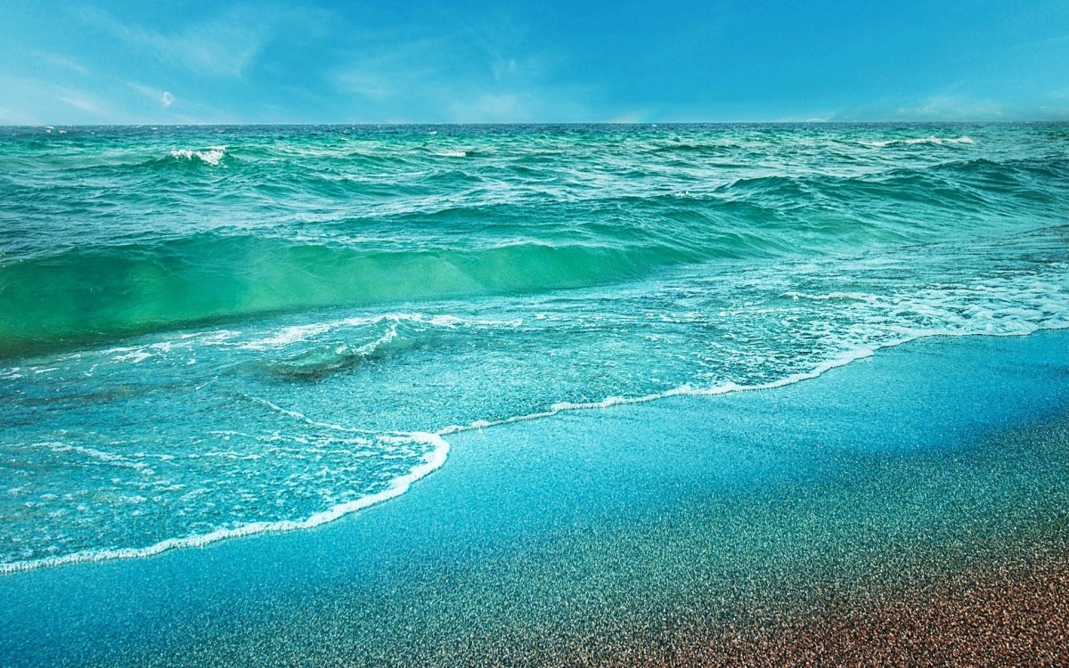 Голубое море