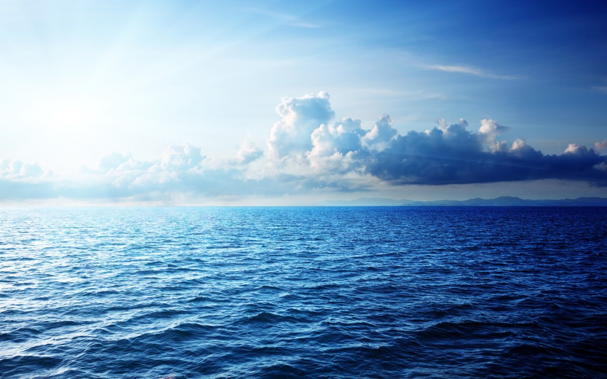 Голубое море