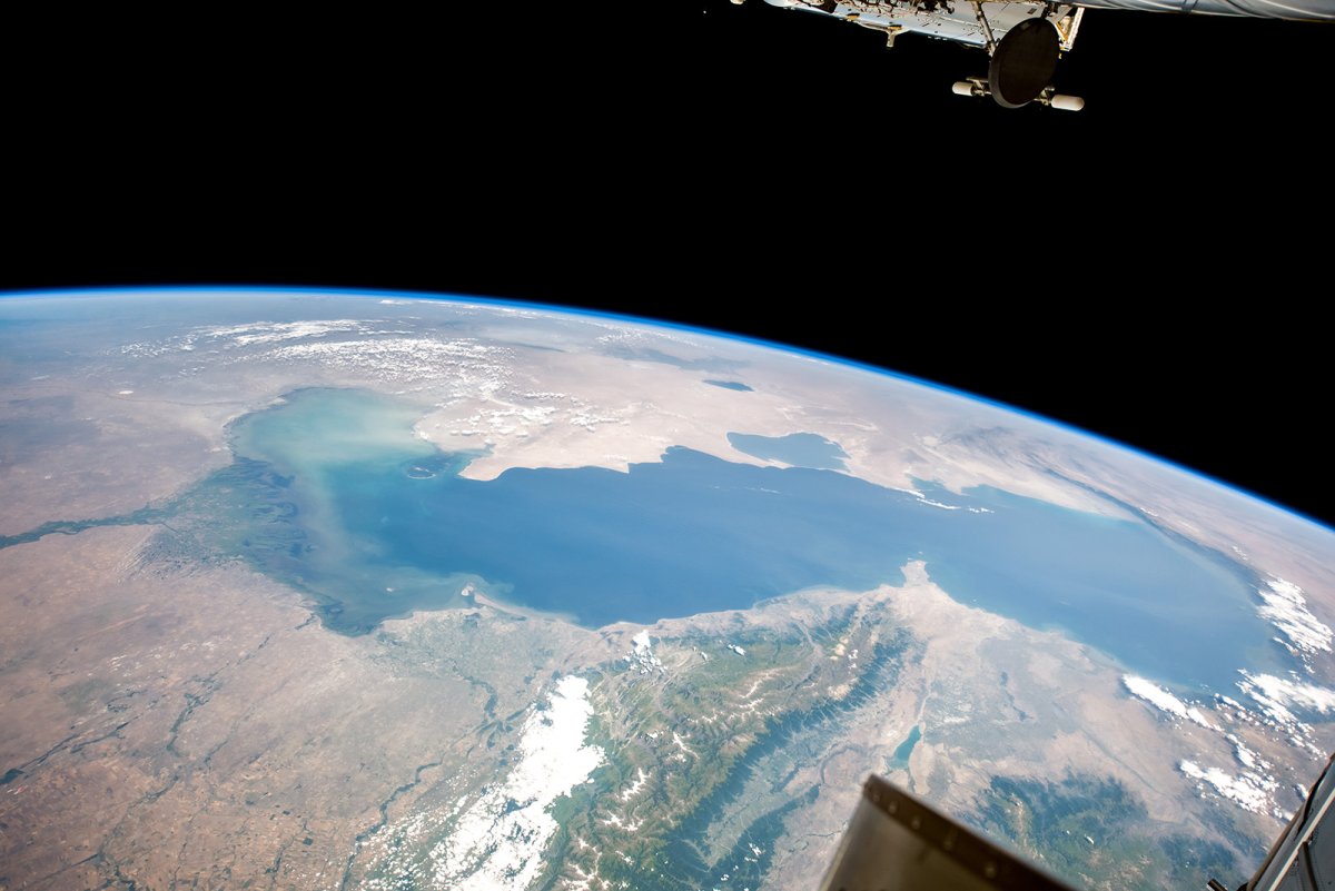Каспийское море из космоса