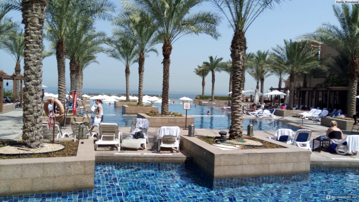 Отель Sheraton Sharjah Beach Resort & Spa 5*