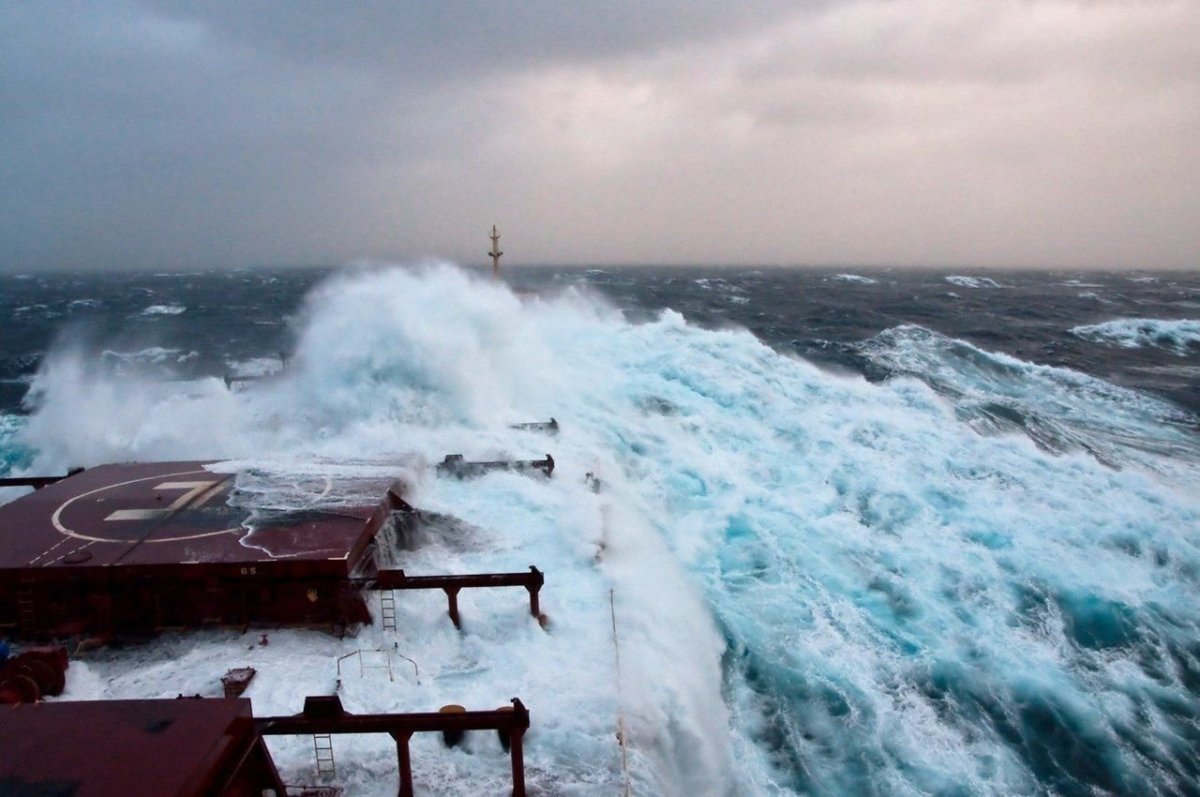 Баренцево море шторм