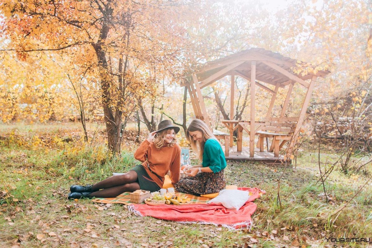 Пикник осенью на природе