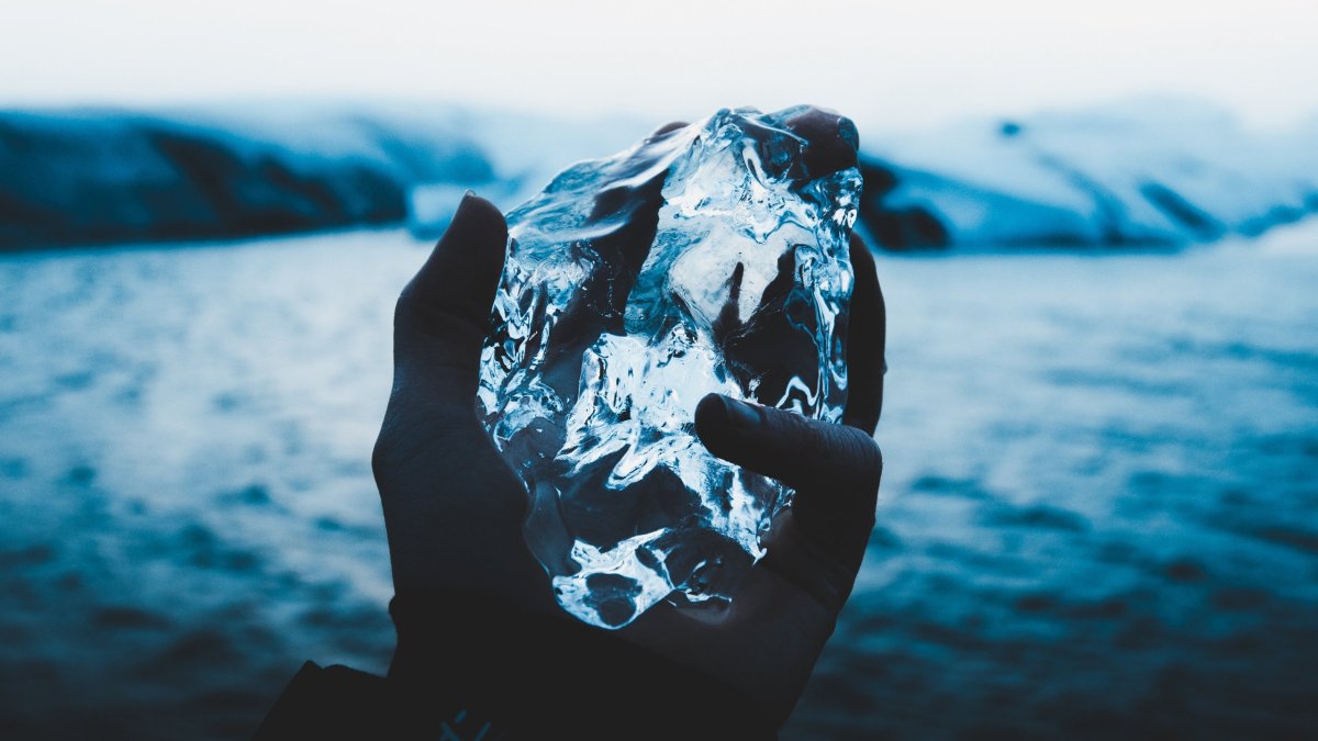 Руки во льду