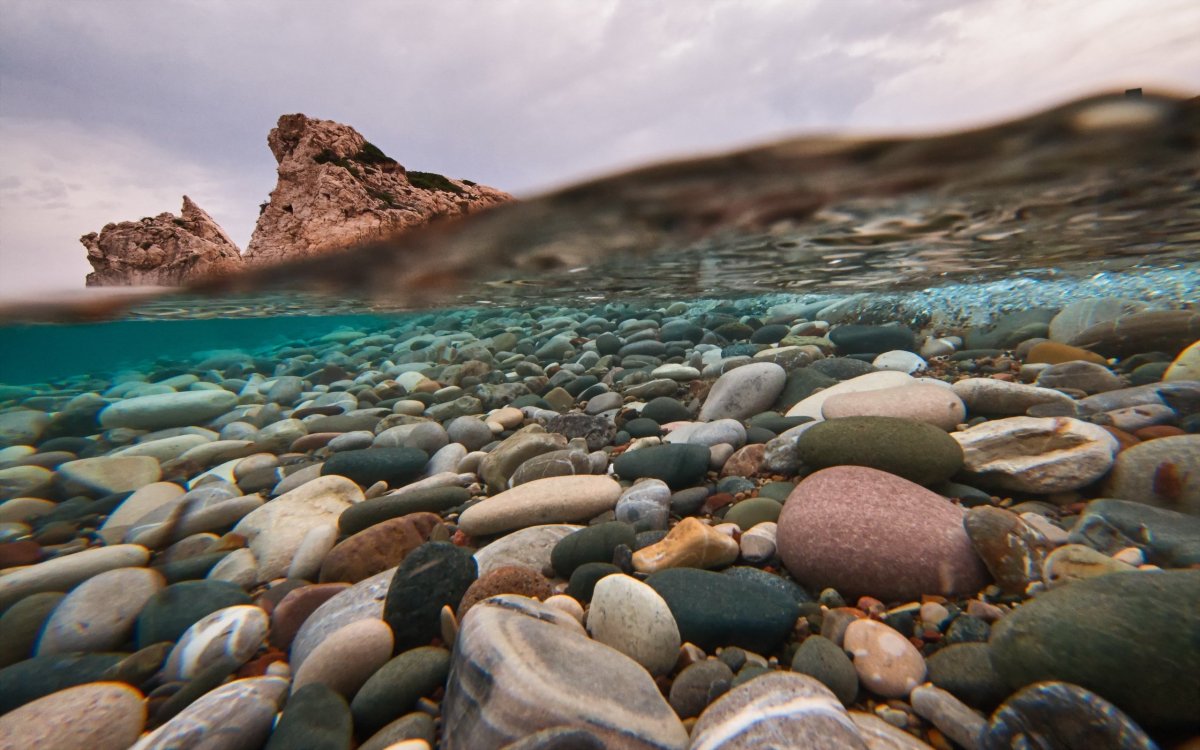 Камни на дне моря
