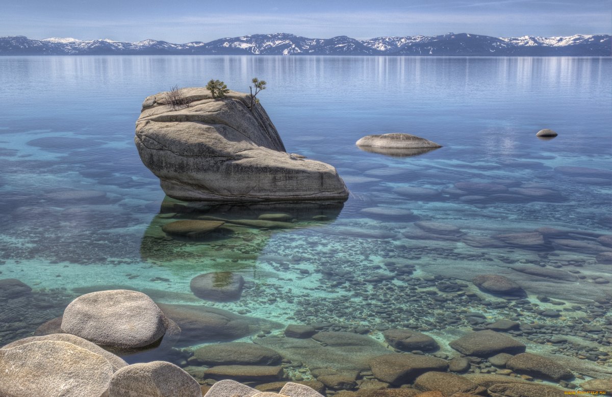 Камни на дне моря