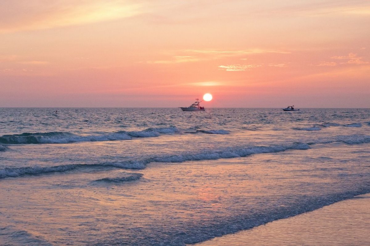 Золотой час море