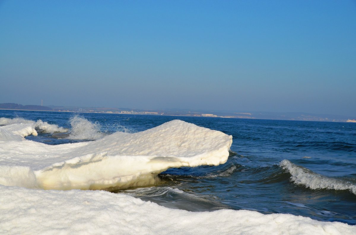 Черное море замерзло