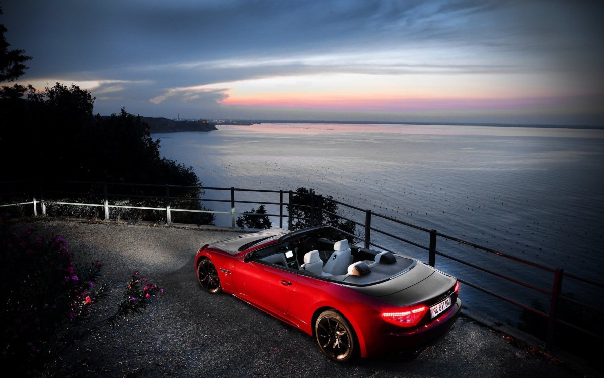 Maserati GRANCABRIO красный