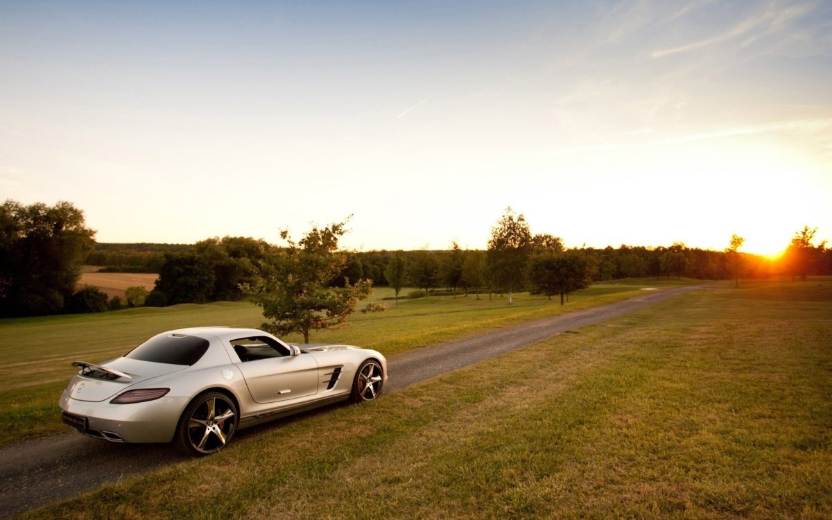 Мерседес SLS AMG В закате