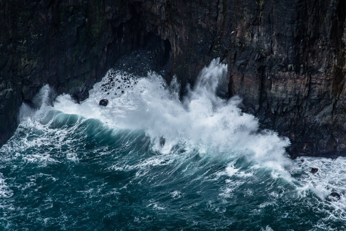 Klay crashing Waves