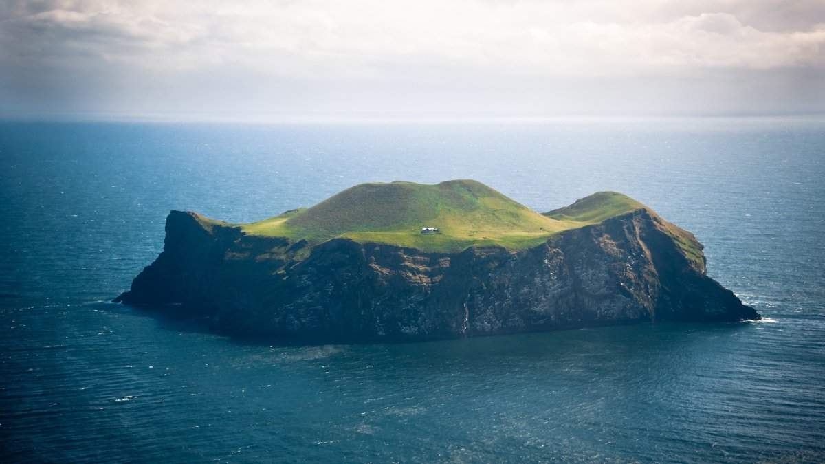 Остров Бьярнарей, Исландия
