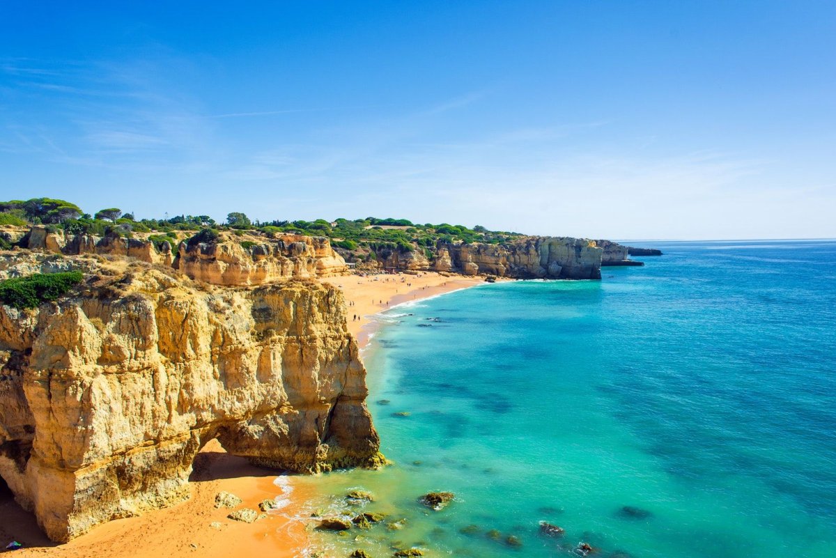 Пляж Дона ана (Praia de Dona Ana) в Лагуш,.