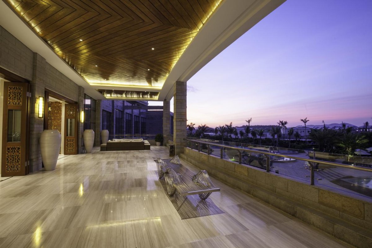 Aloha Oceanfront Suite Resort Китай