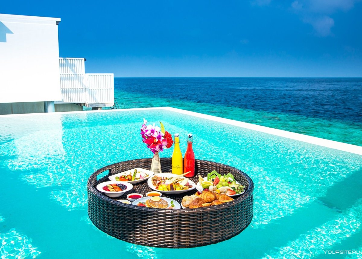Floating Breakfast на Мальдивах