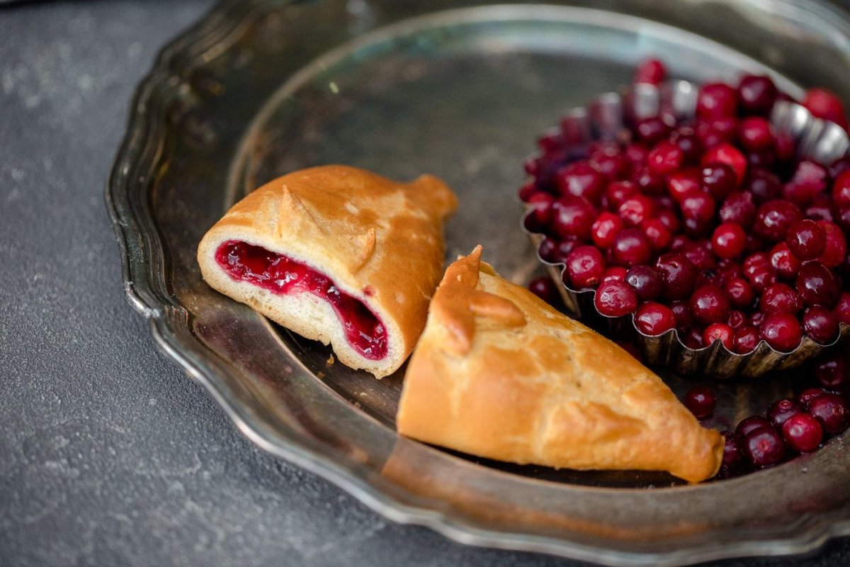 Булочки с брусникой