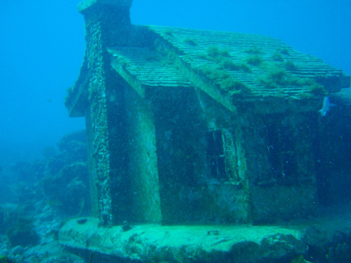 Пирамиды Йонагуни. Павлопетри, Греция. Подводный город Шичэн, Китай. Канкун Мексика подводный музей. Стена на дне океана