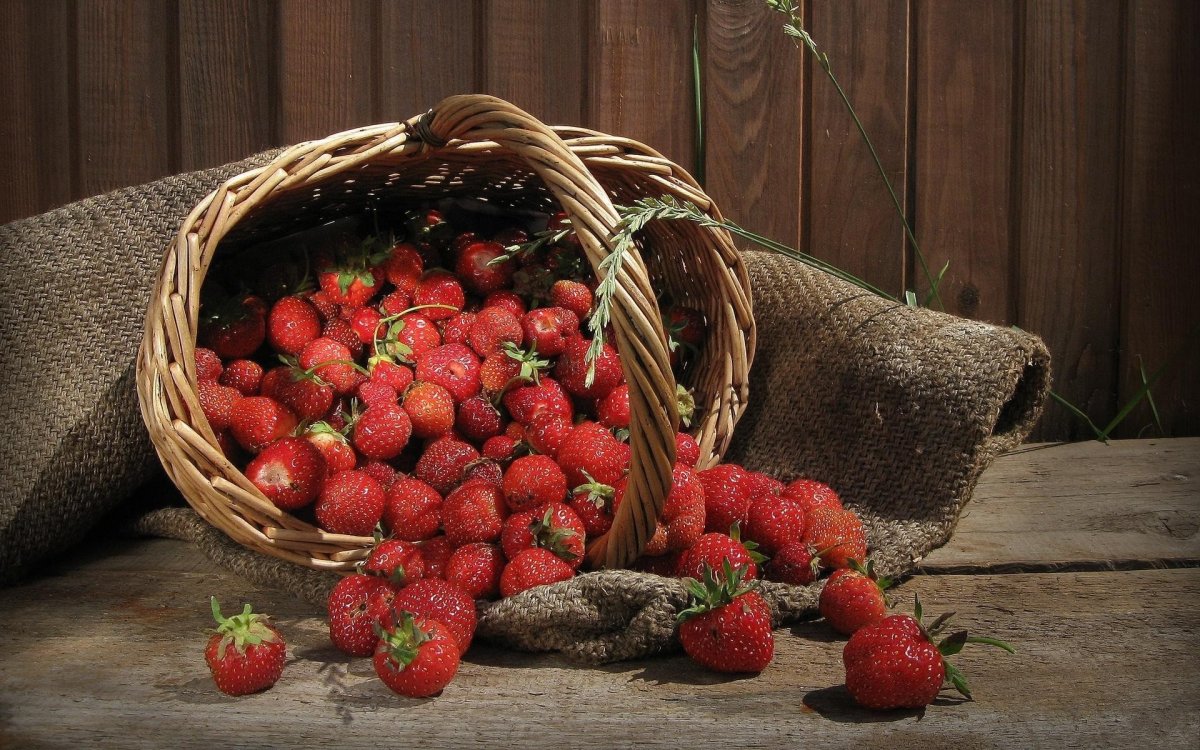 Клубника в корзинке