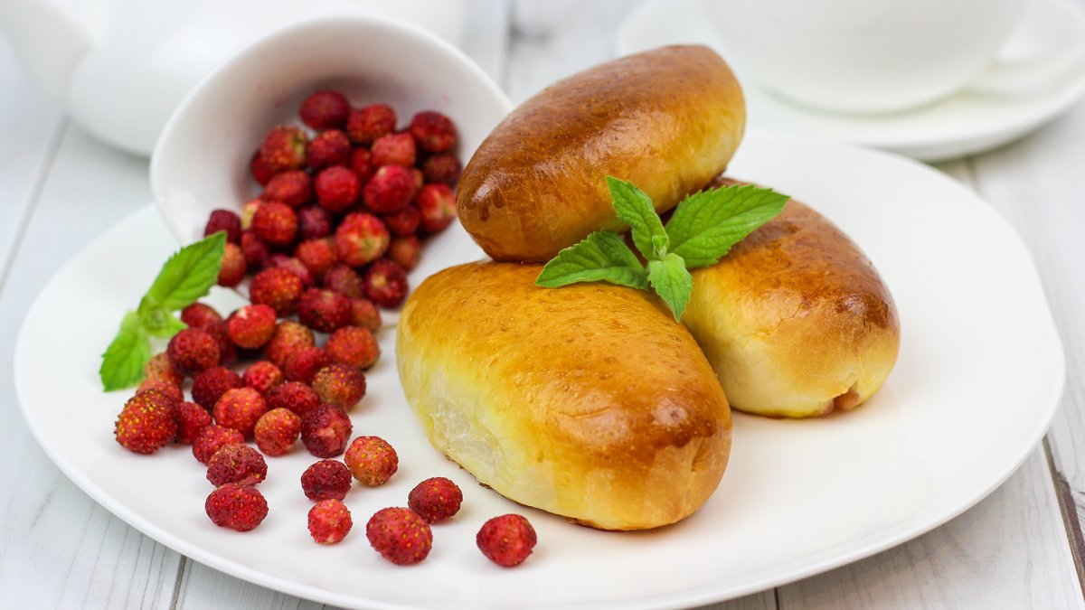 Пирожки с земляникой