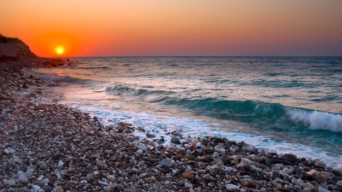 Черное море галечный берег