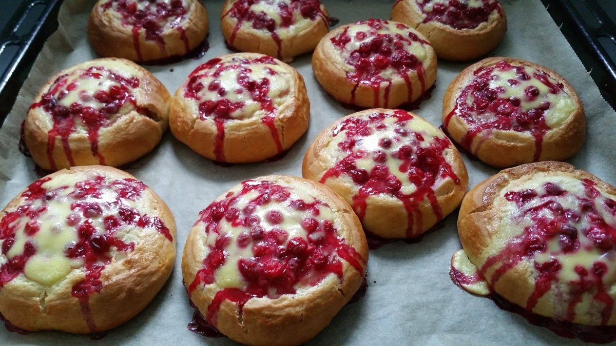 Карельские ватрушки с брусникой