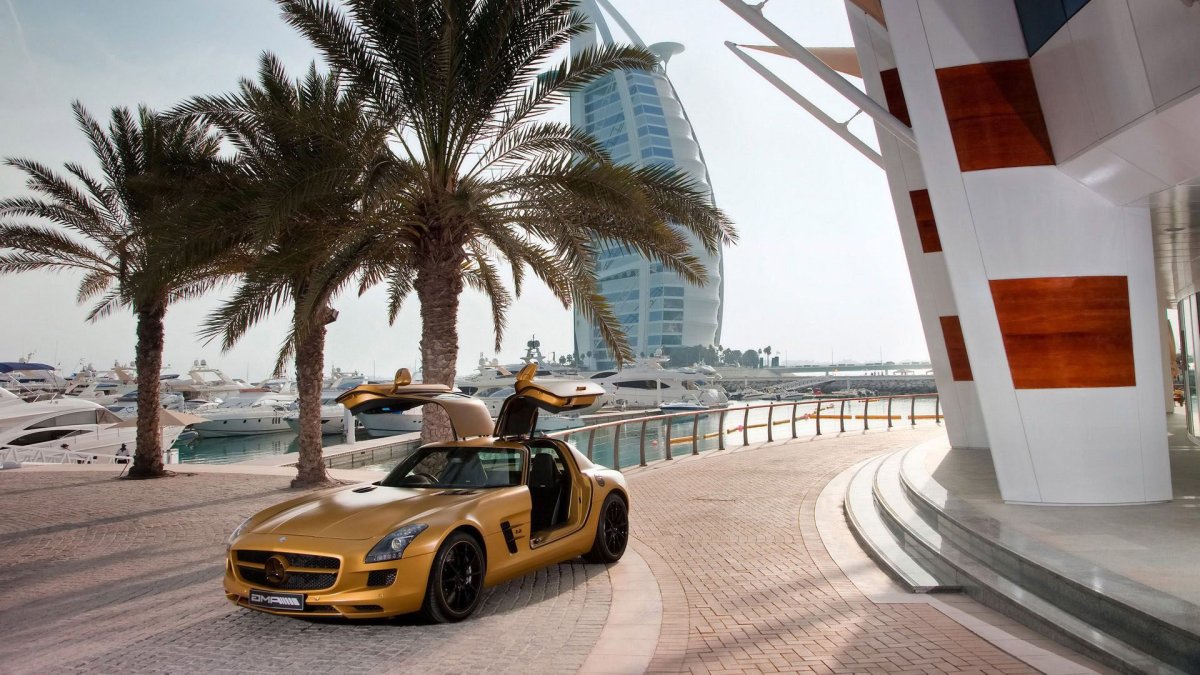 Mercedes AMG SLS Desert Gold