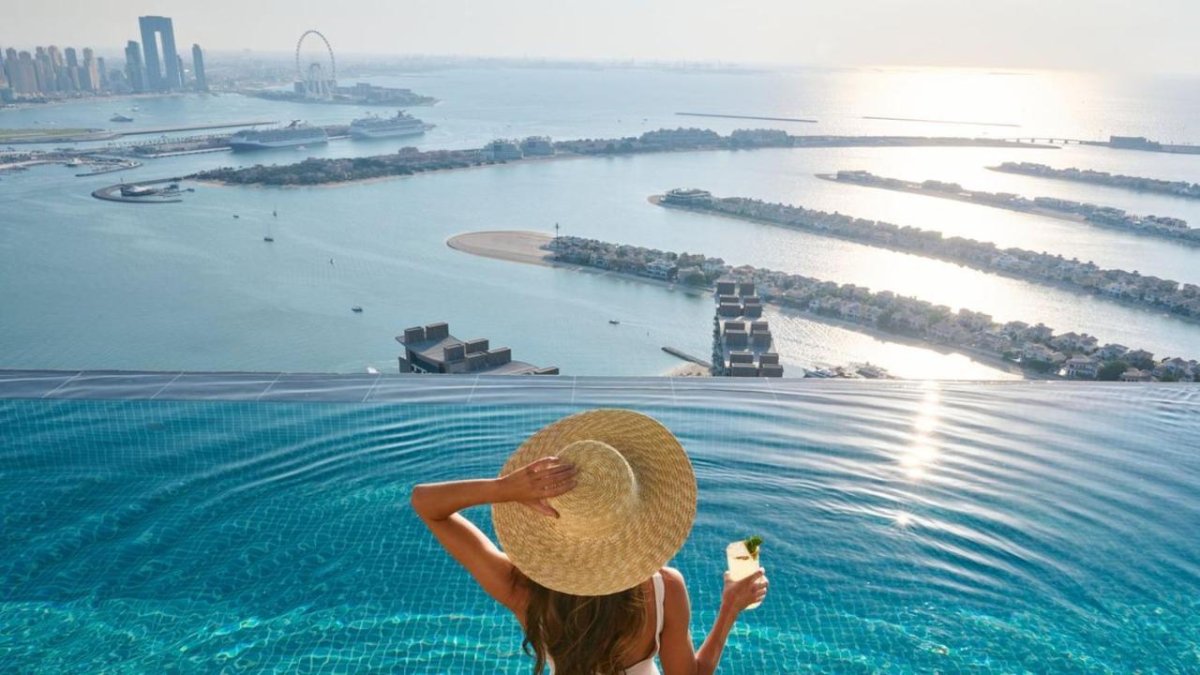 Панорамный бассейн Дубай Aura Skypool