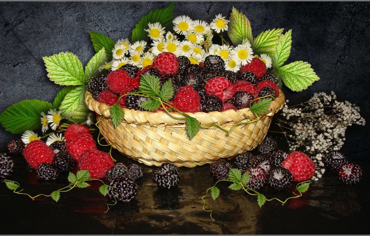 Малина и ежевика