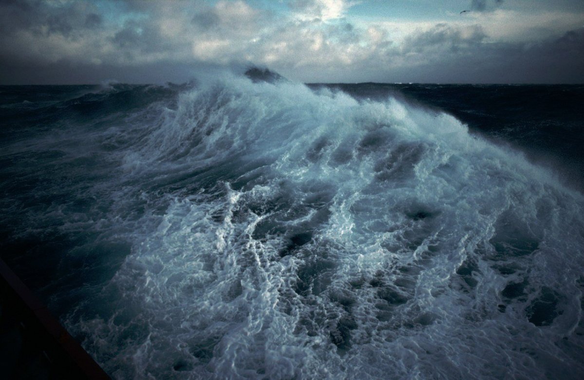 Сильное волнение моря