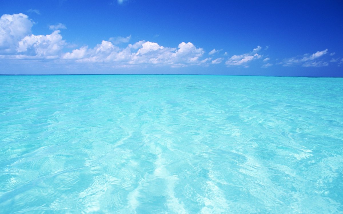 Голубой красивый океан