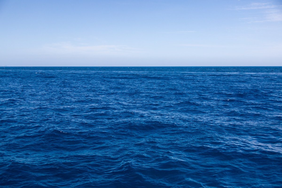 Синий цвет моря