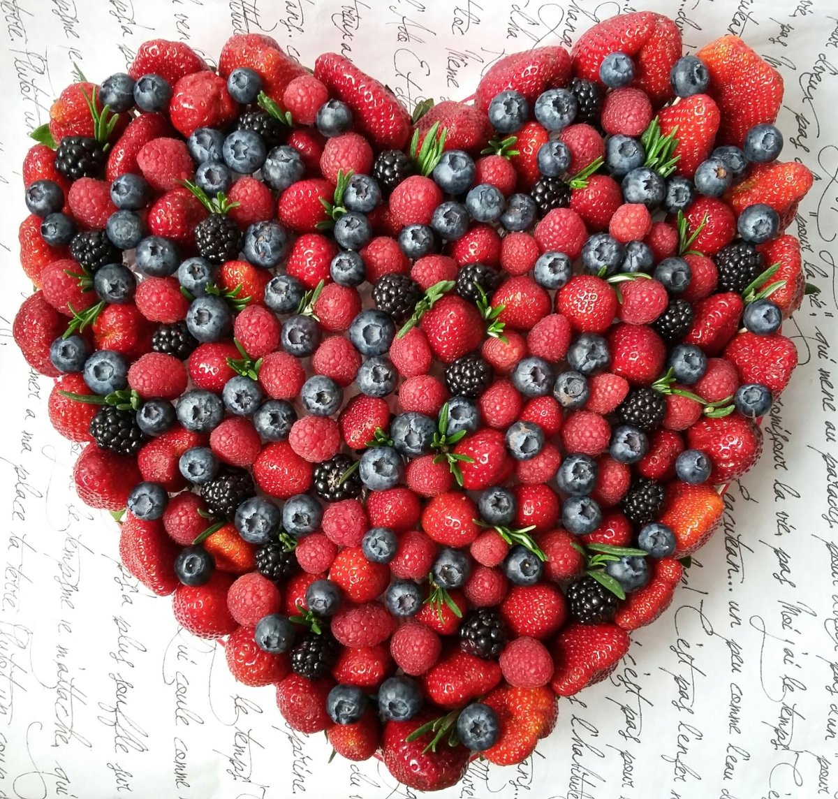 Сердце из клубники