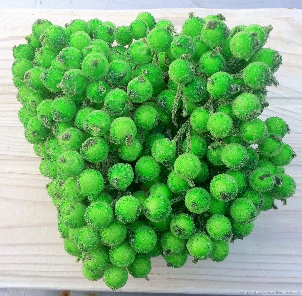 Маленькие зеленые ягоды