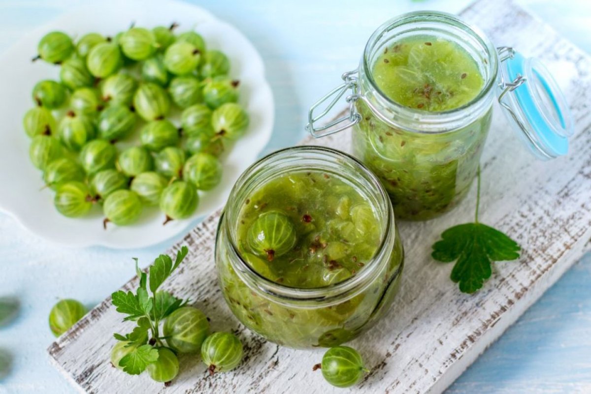 Соус из крыжовника с чесноком
