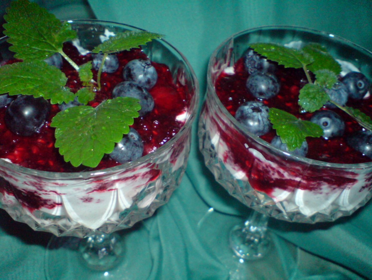 Мороженое из ягод на коньяке