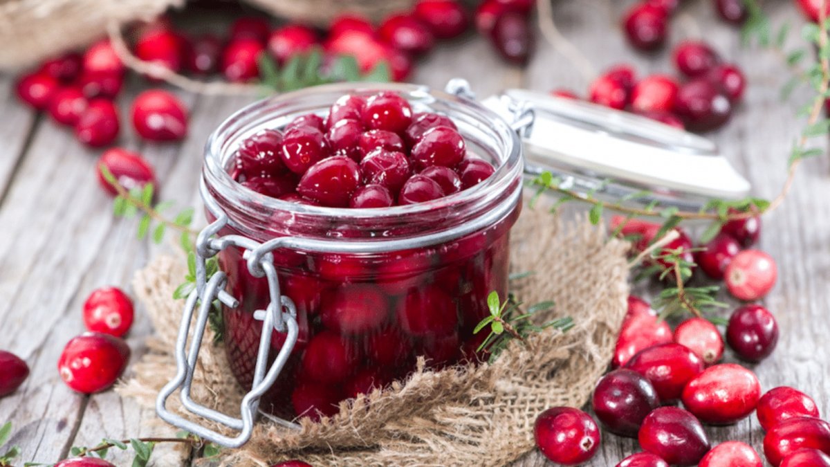 Моченая брусника и клюква