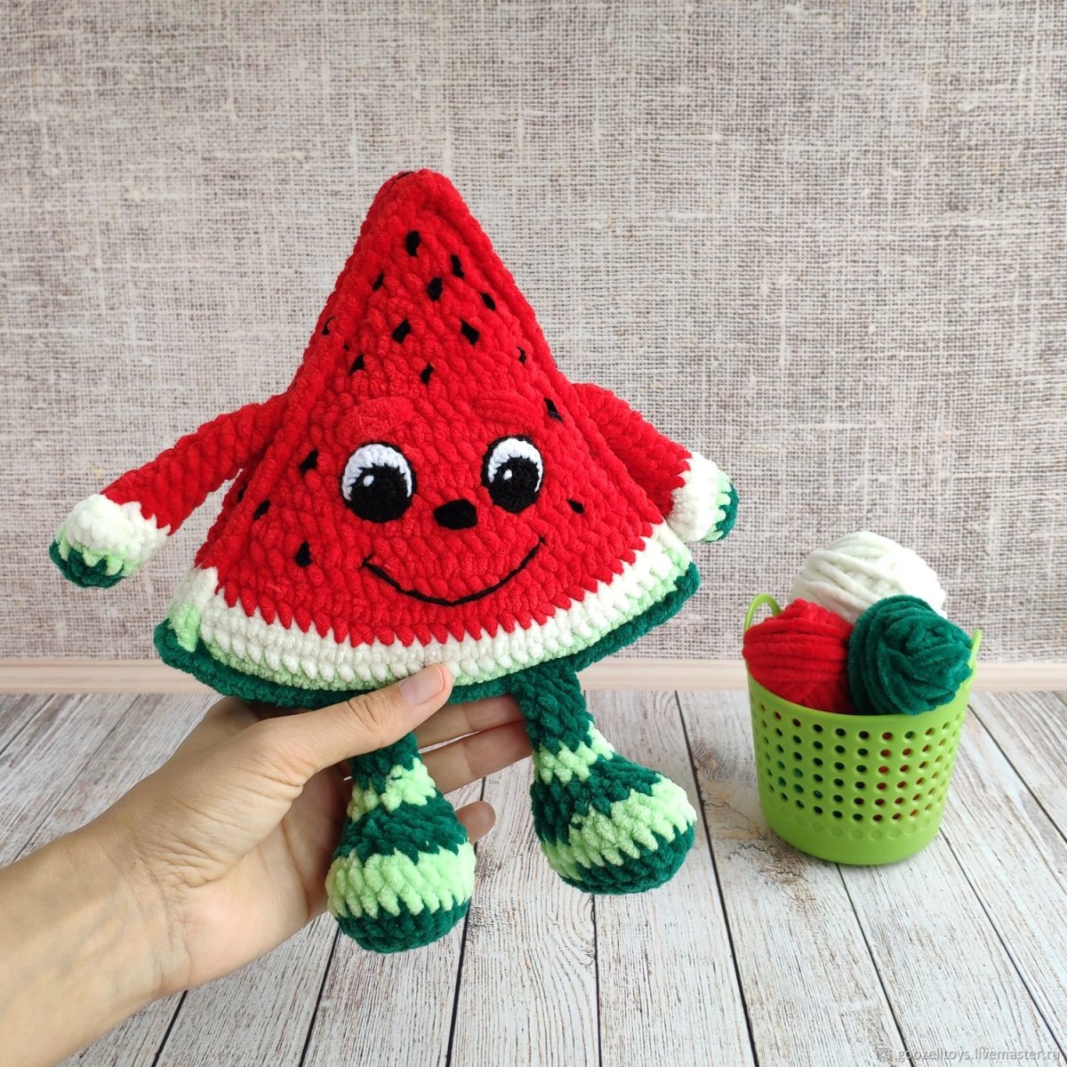 Вязаная игрушка Арбуз