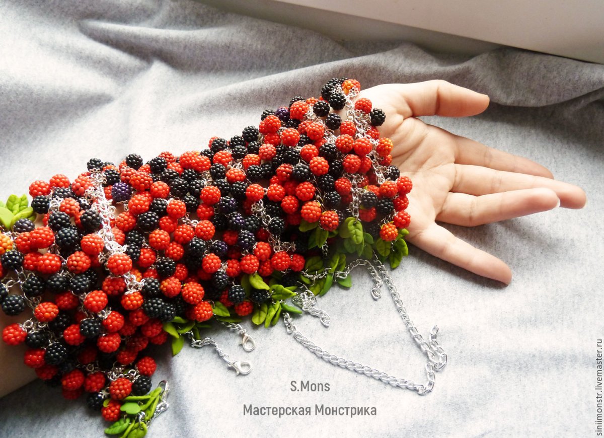 Браслет из полимерной глины ягоды