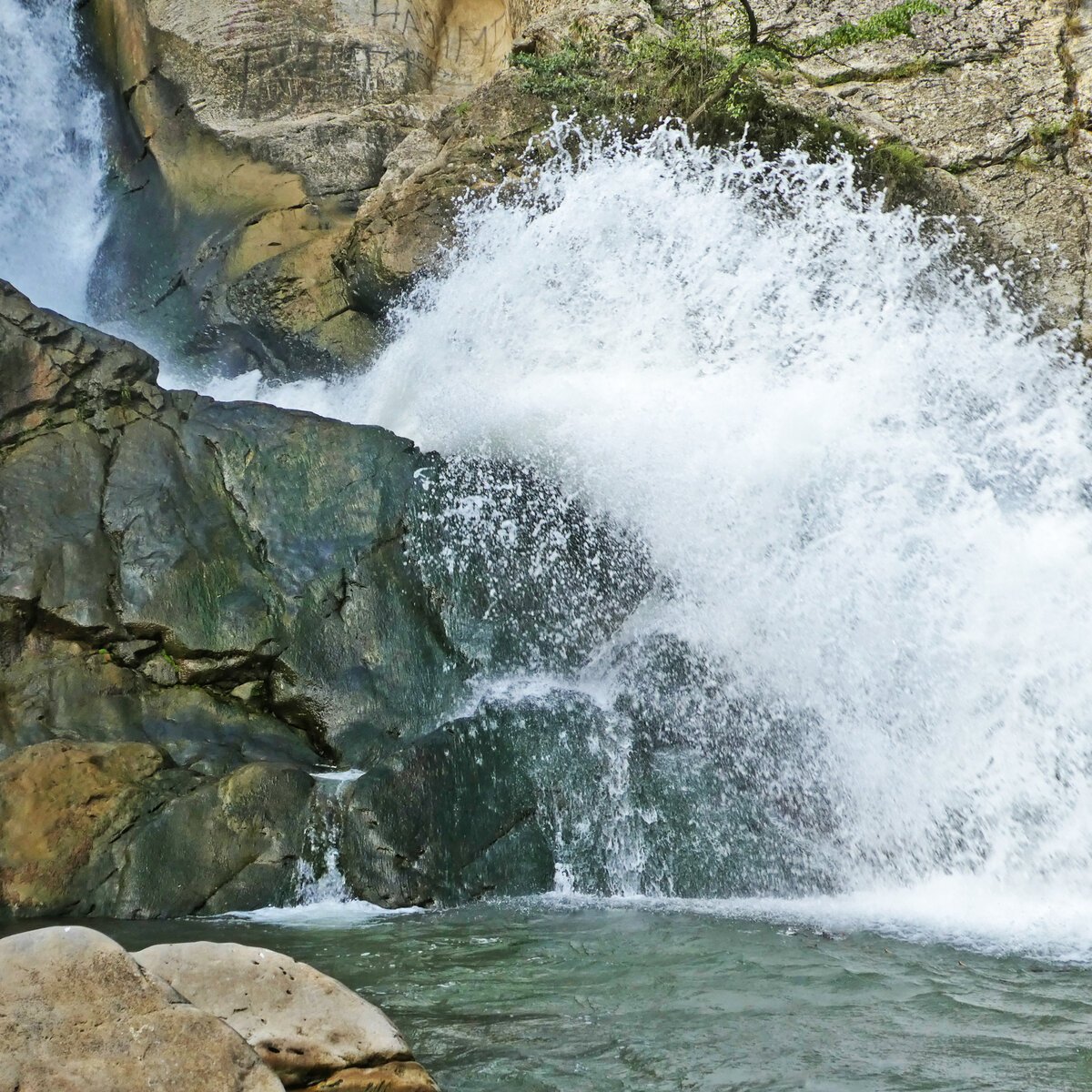 Хучнинский Ханагский водопад
