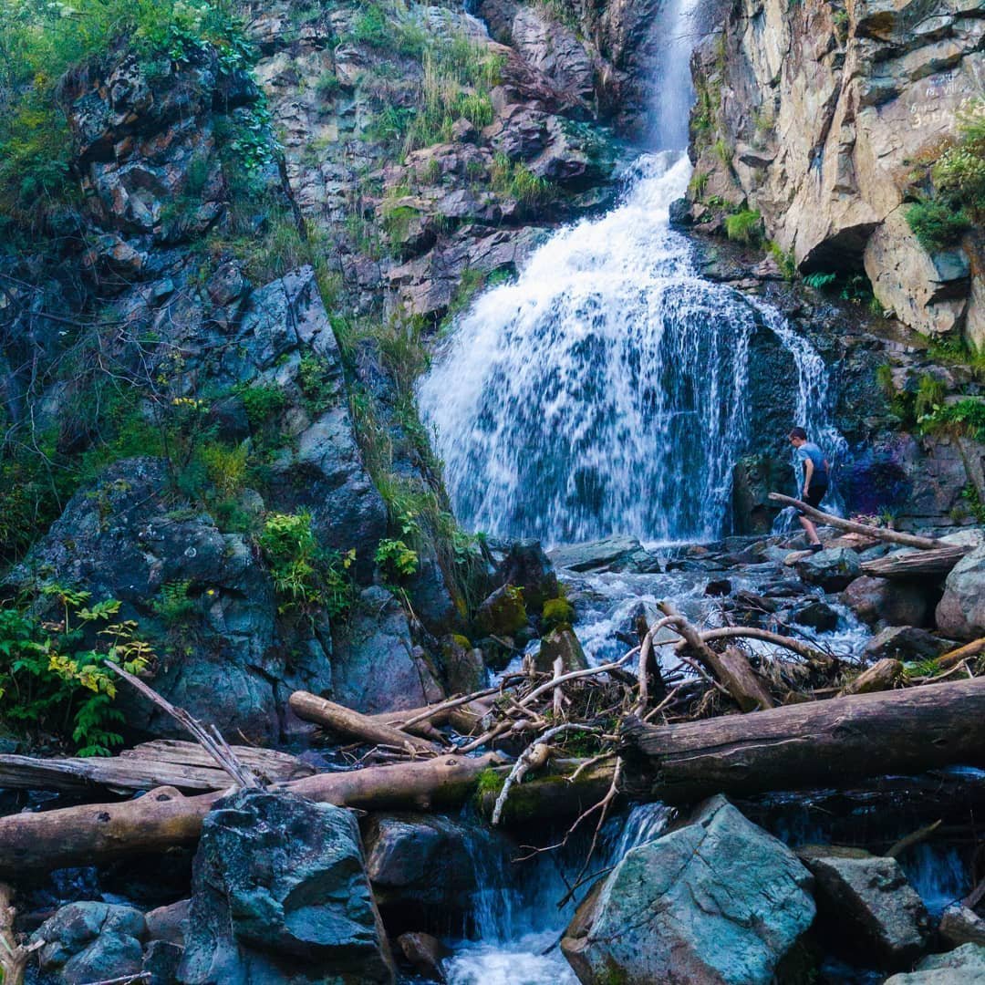 Камышлинский водопад горный Алтай