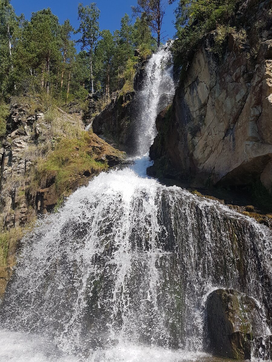 Камышлинский водопад горный Алтай