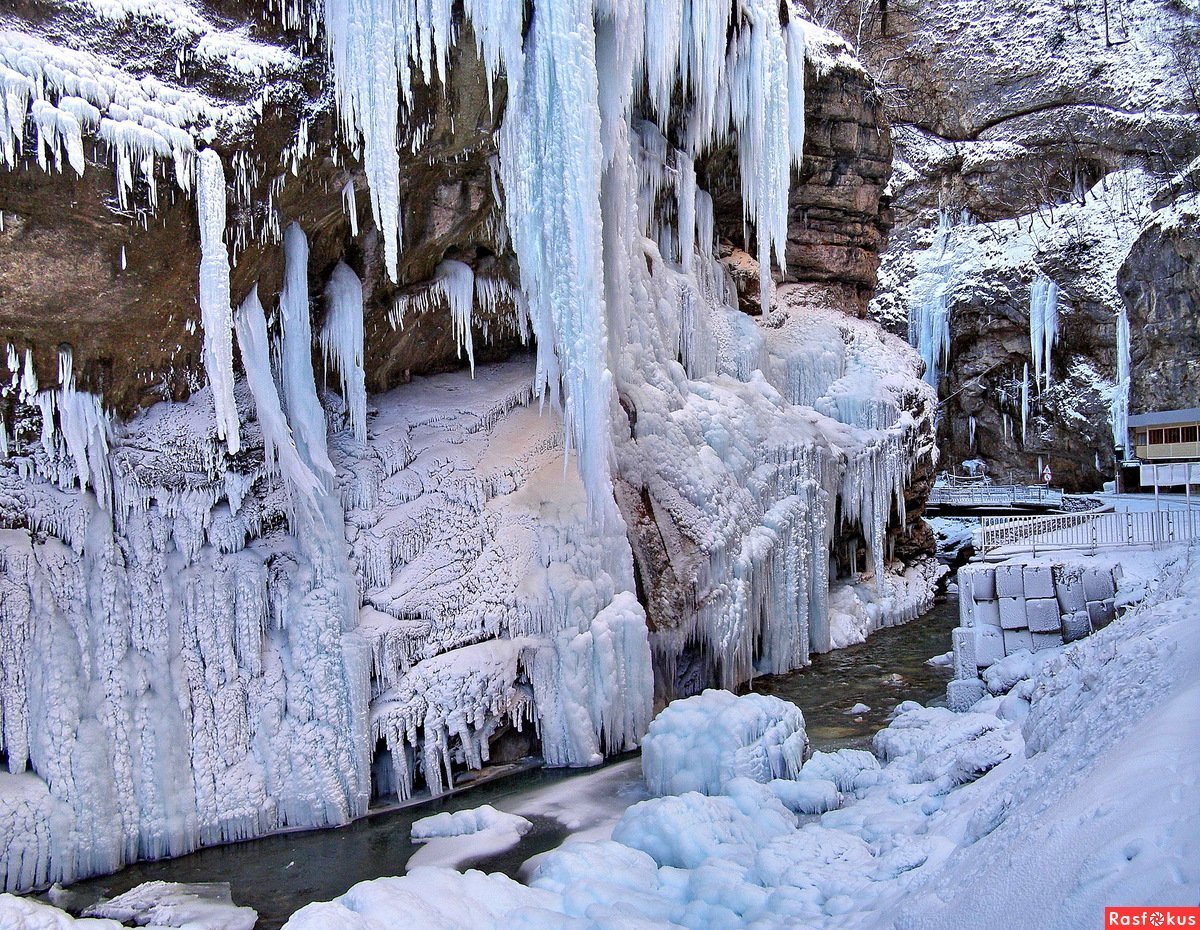Чегемские водопады и ущелье зимой